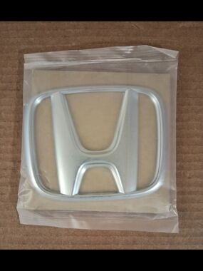 Honda Silver Emblem Badge - Replacement Car Logo OEM